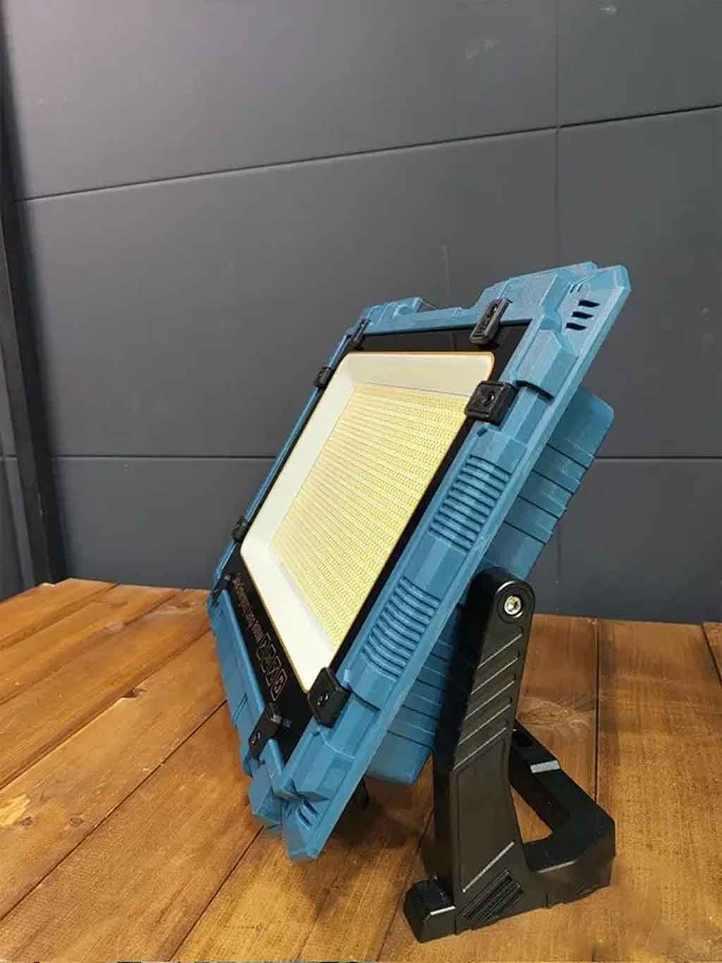 چراغ پروژکتور شارژی خورشیدی 800 وات مدل W8109-3